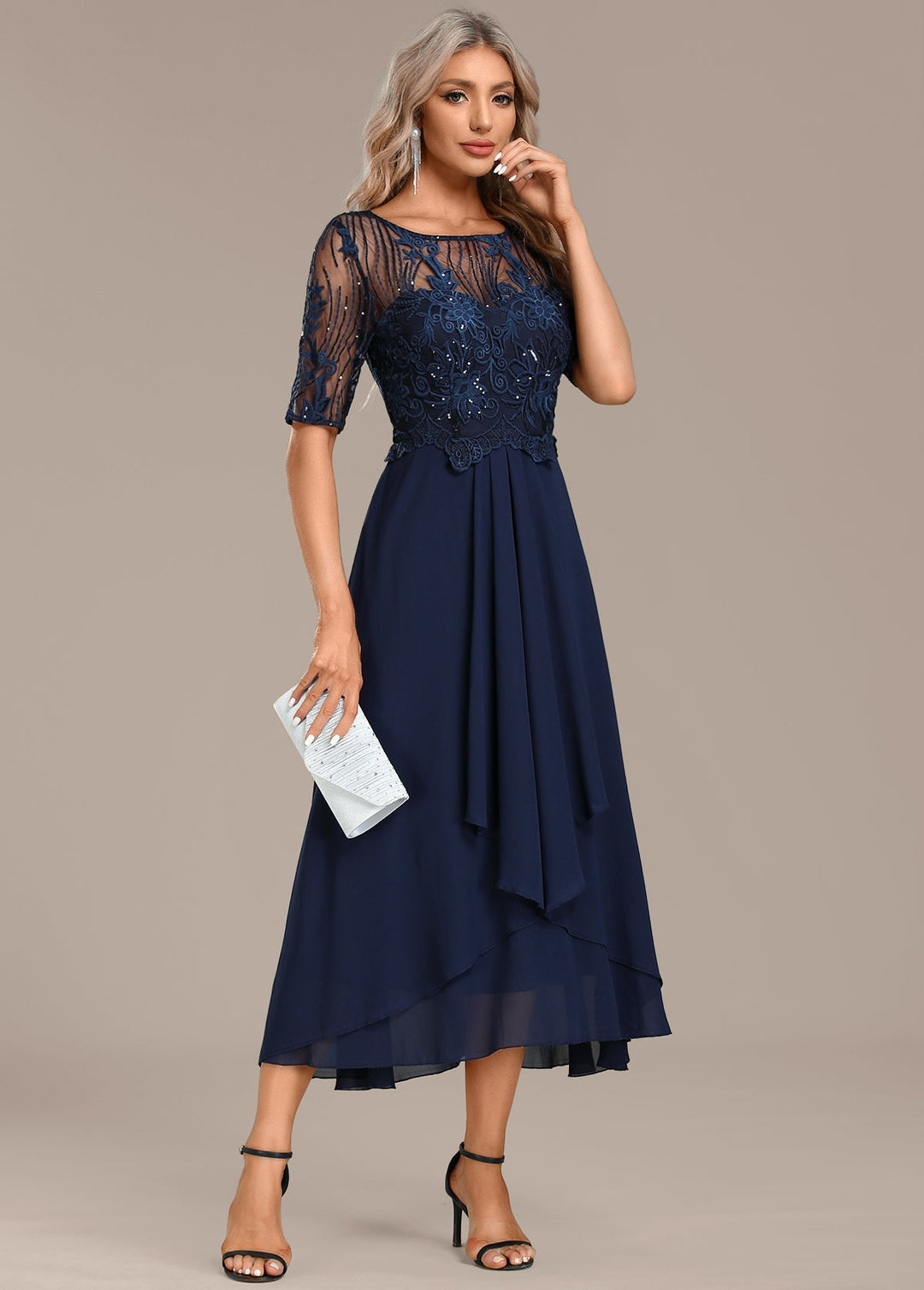 Sophie | Vestido midi de encaje marino con manga corta y cuello redondo