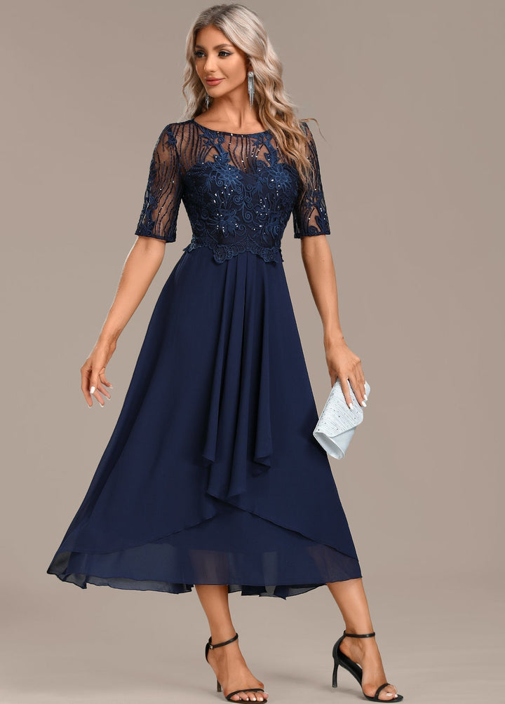 Sophie | Vestido midi de encaje marino con manga corta y cuello redondo