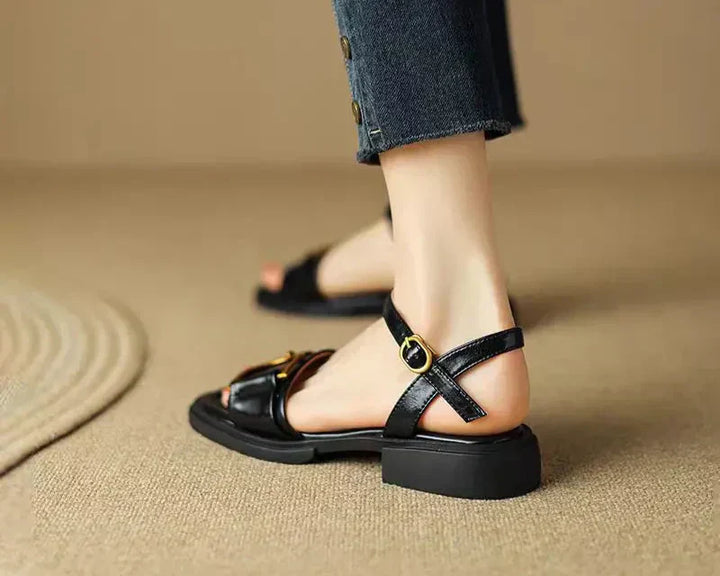 Amara | Sandalias Planas con Hebilla