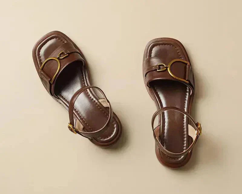 Amara | Sandalias Planas con Hebilla