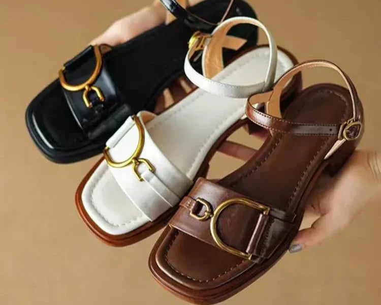 Amara | Sandalias Planas con Hebilla