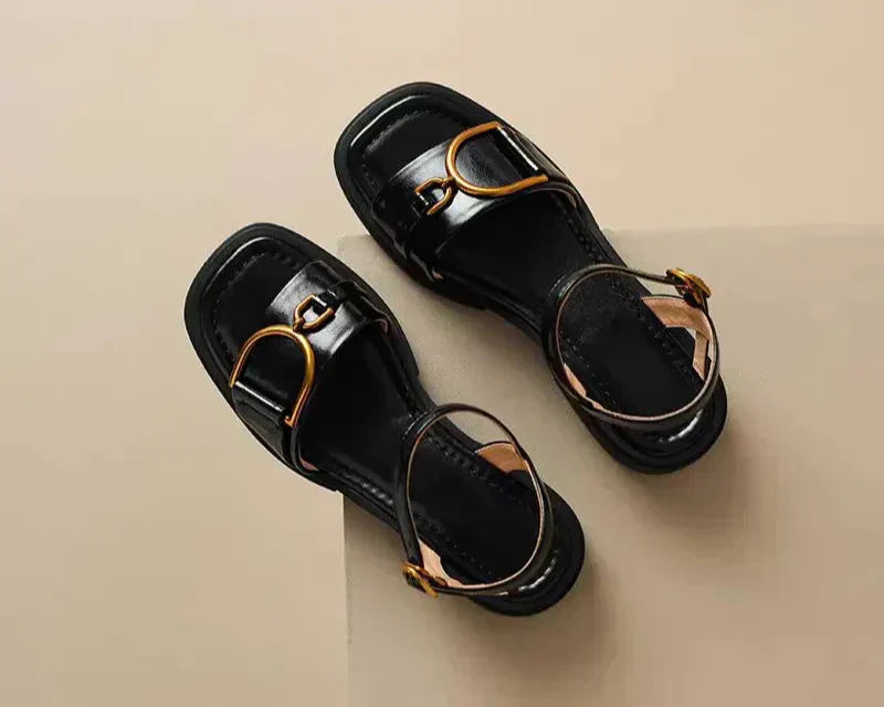 Amara | Sandalias Planas con Hebilla