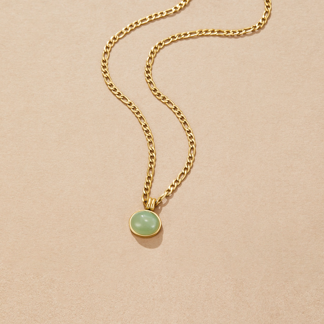 Collar con colgante de Liza Jade