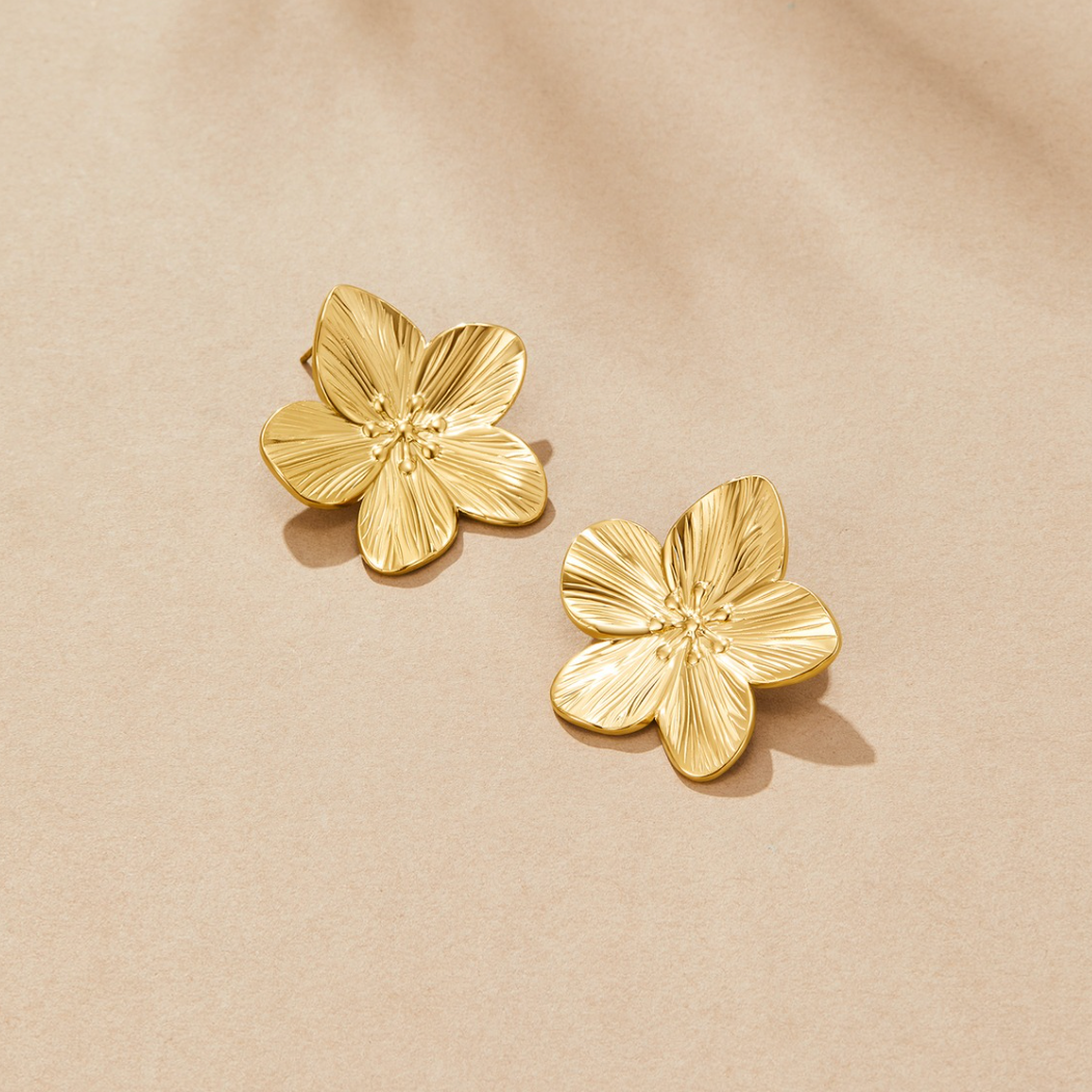 Pendientes de flores doradas
