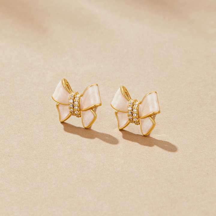 Pendientes de lazo blanco cristalino
