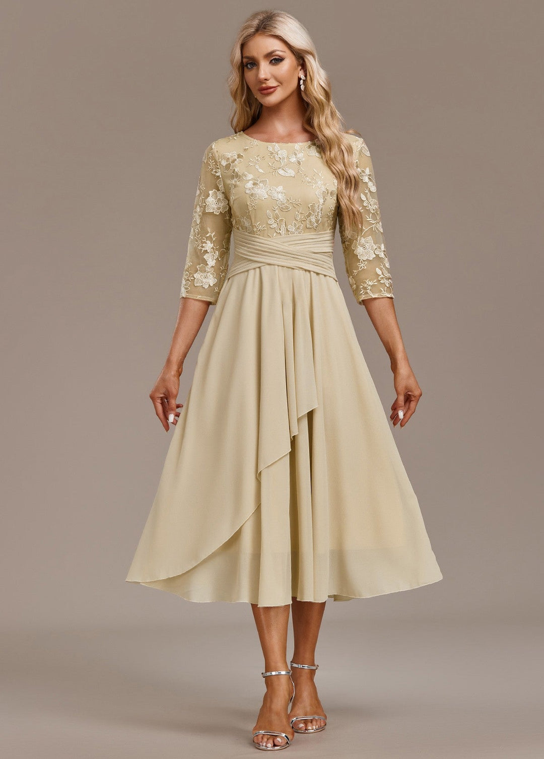 Sophie | Vestido midi de encaje marino con manga corta y cuello redondo