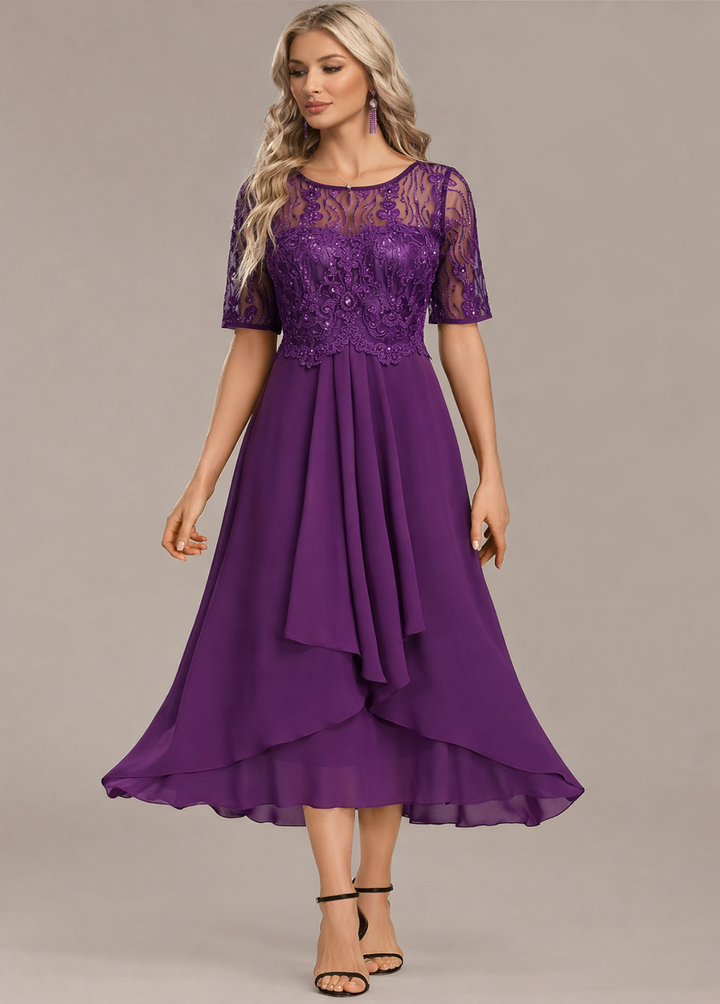 Sophie | Vestido midi de encaje marino con manga corta y cuello redondo