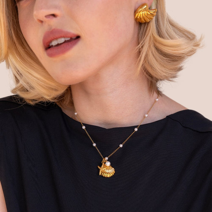 Collar con encanto de concha Aria
