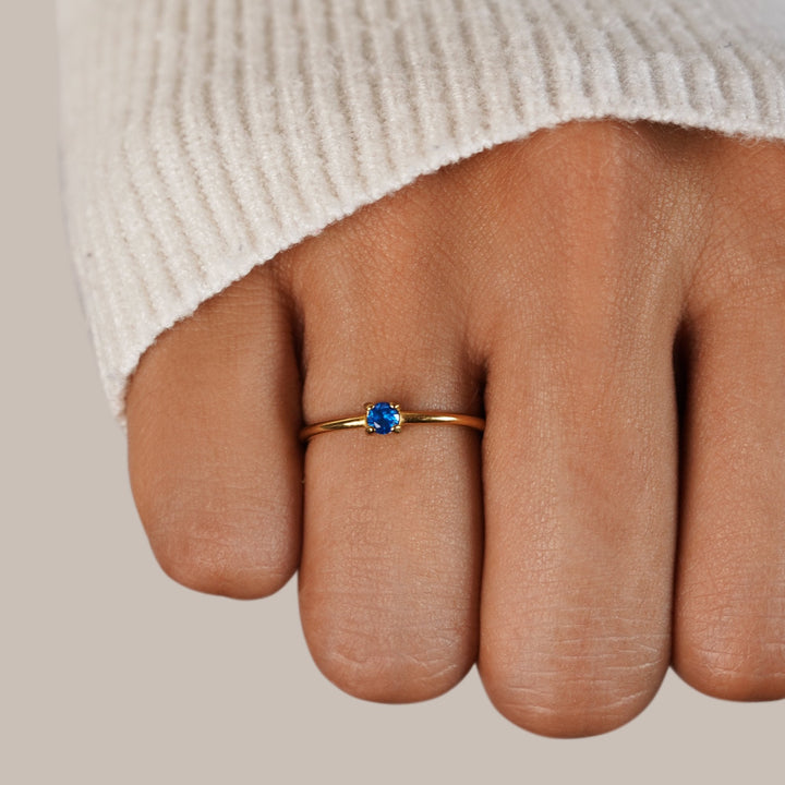 Anillos de oro con piedra de nacimiento