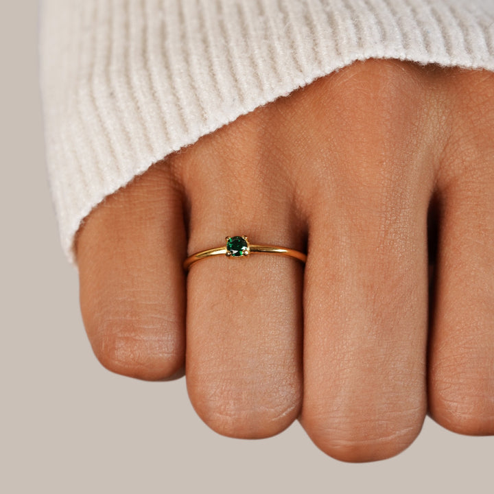 Anillos de oro con piedra de nacimiento