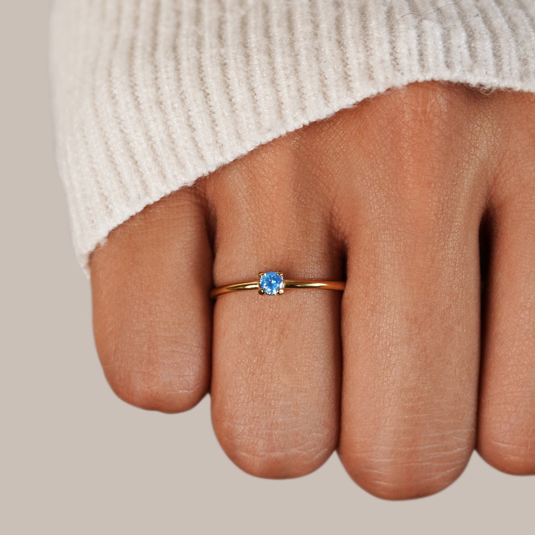 Anillos de oro con piedra de nacimiento