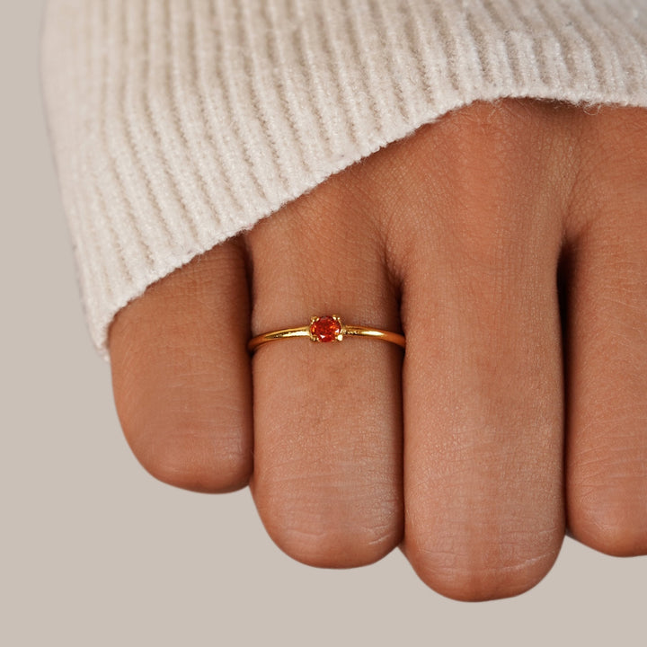 Anillos de oro con piedra de nacimiento