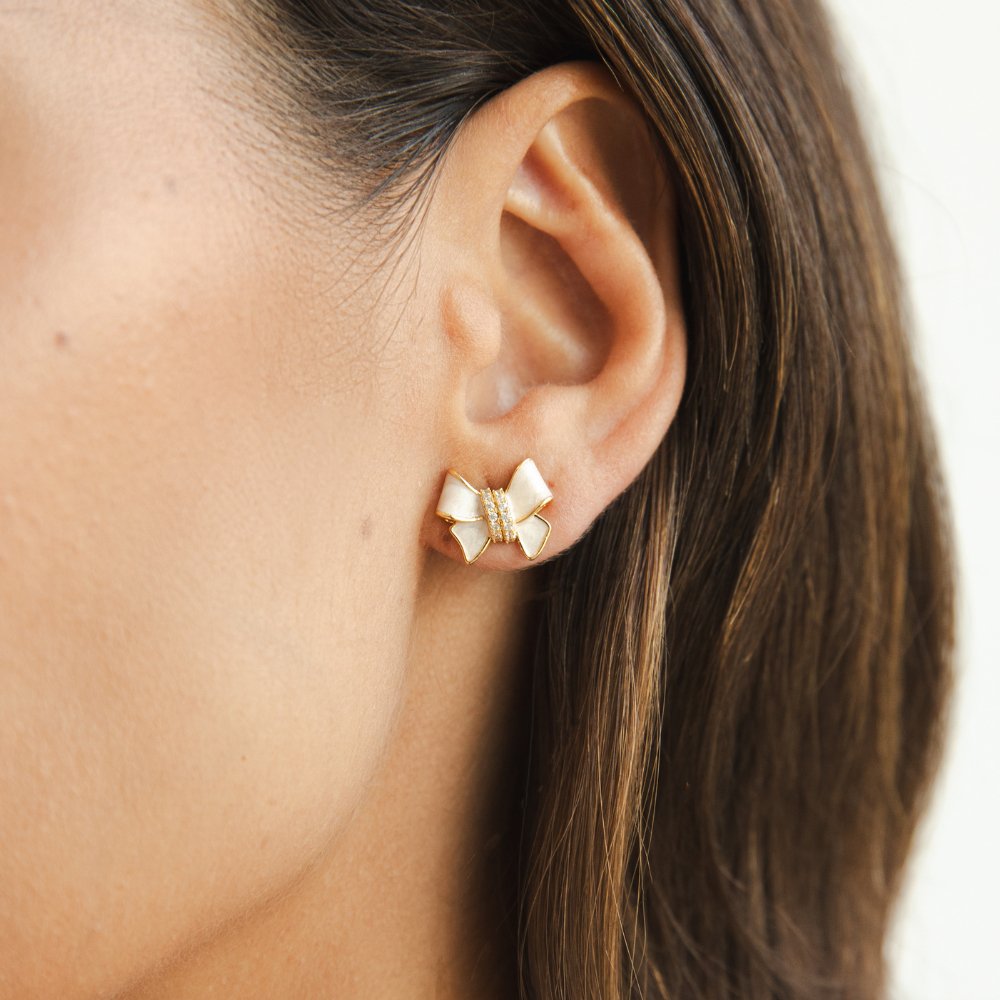 Pendientes de lazo blanco cristalino
