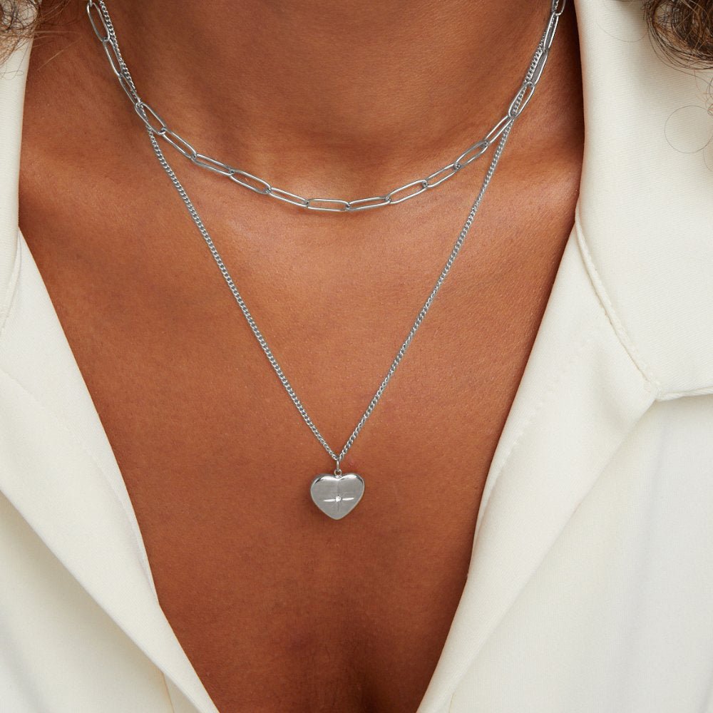 Collar de Corazón y Clip de Oficina