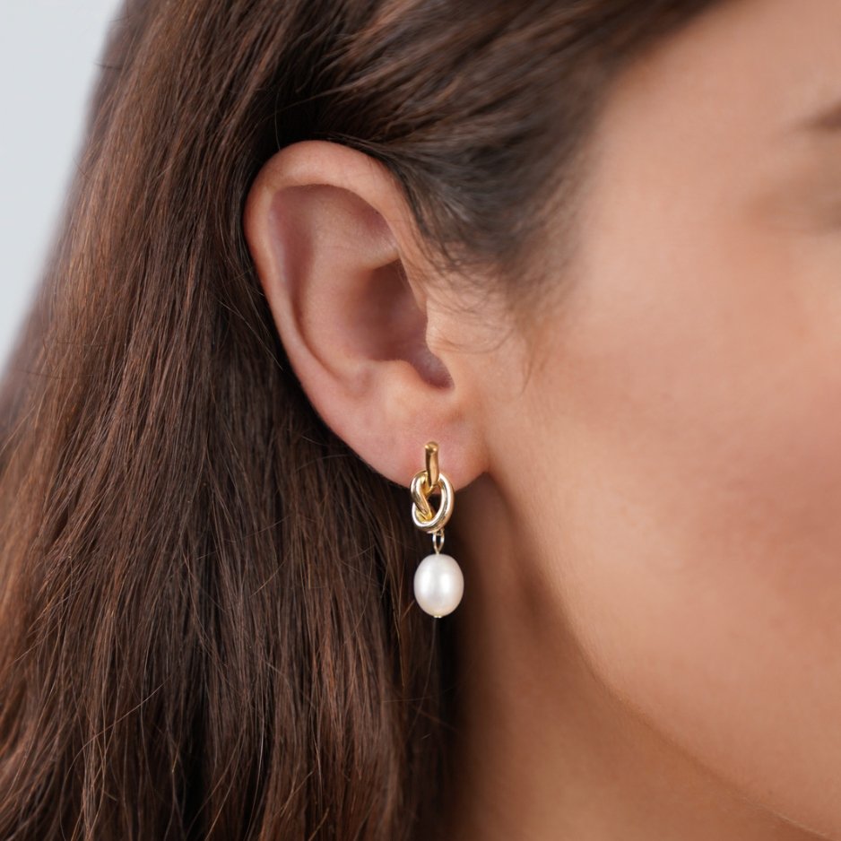 Pendientes de perlas de agua dulce y oro