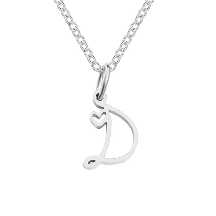 Collar con corazón de letras plateadas