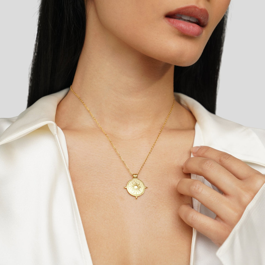 Collar de Oro de Solsticio de Verano