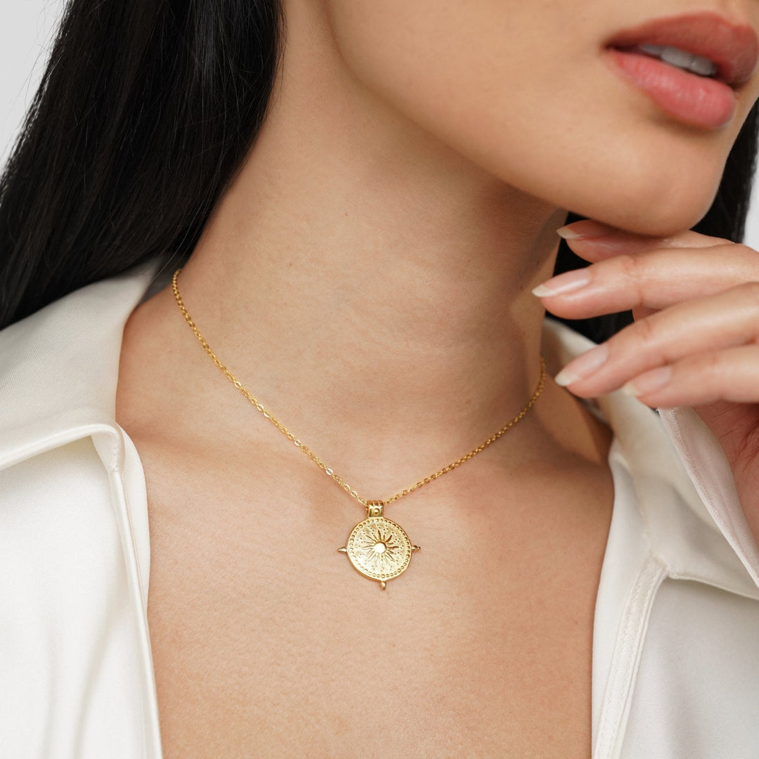 Collar de Oro de Solsticio de Verano
