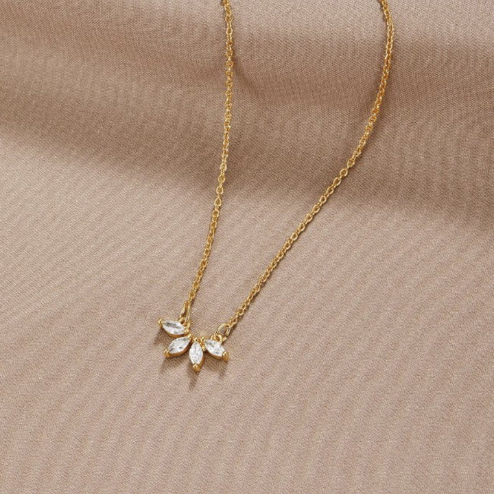 Collar de Hoja de Cristal Omelia